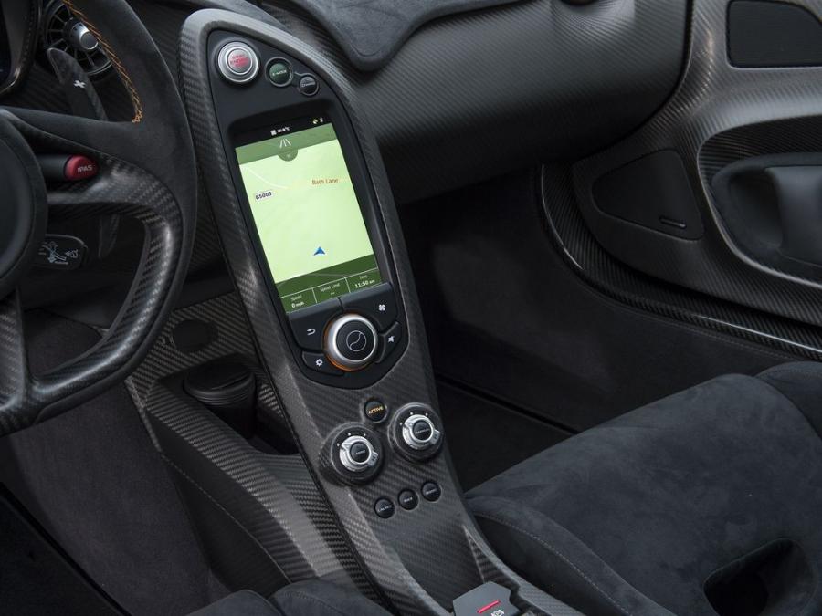 Детали интерьера McLaren P1 XP05 (990006) 2013 года  (фото 25 из 89)